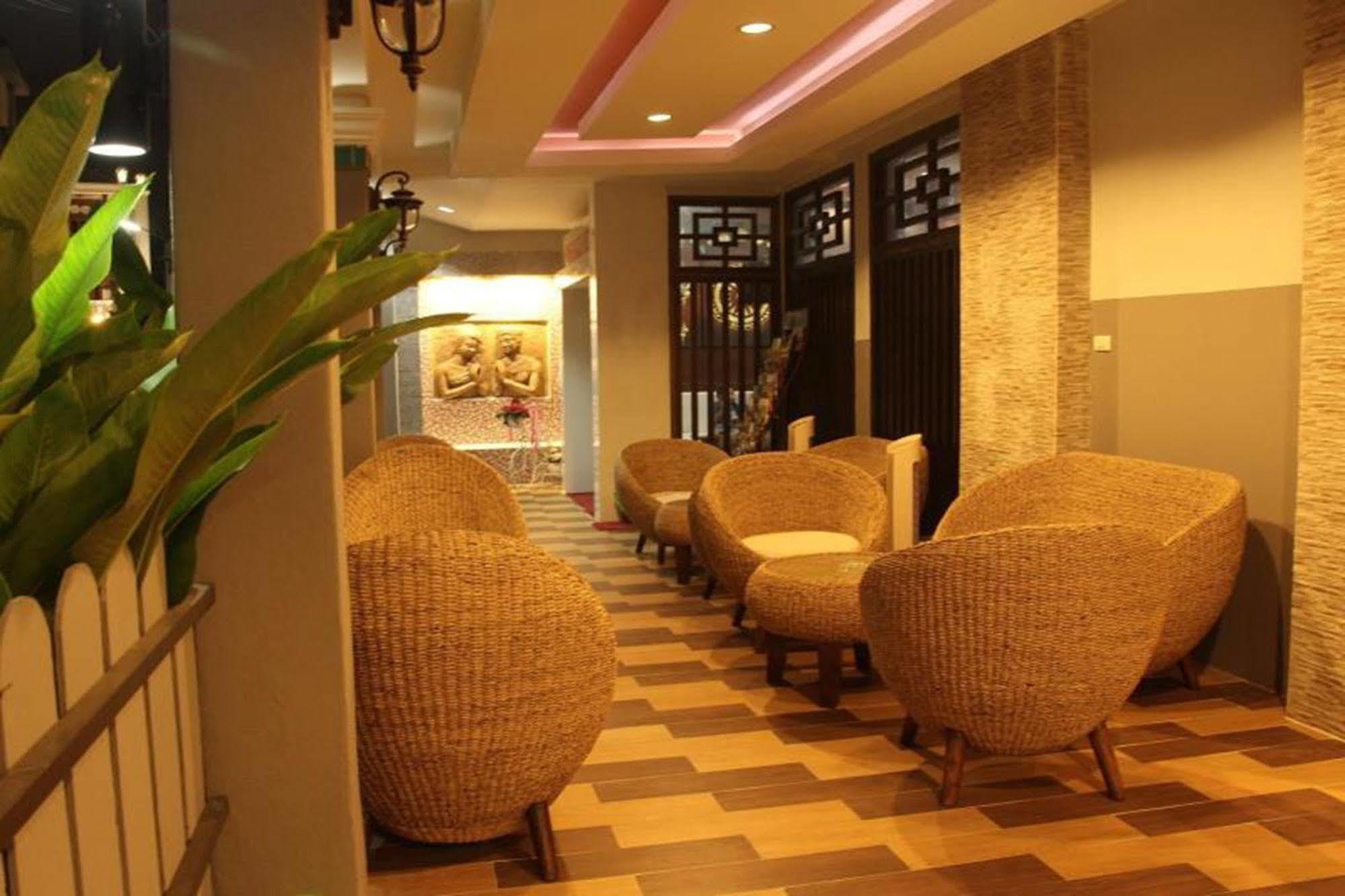 Home Place Hotel Chiang Mai Esterno foto